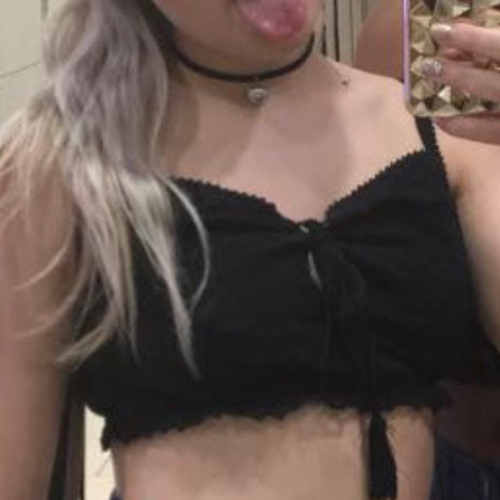 Lacey Keyhole Cropped Tank